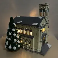 セラミック製カテドラル内部照明付き。クリスマスのデコレーションとして最適な置物