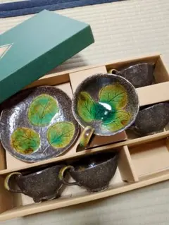 【新品未使用】値下げ♥葉模様の陶器カップ・ソーサー ５客セット