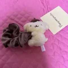 サンリオ　ポムポムプリン　マスコット付きシュシュ　ベロア