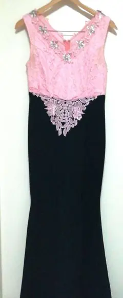 デイジーストア　ピンクと黒のレース装飾タイトドレス　ロングドレス　キャバドレス