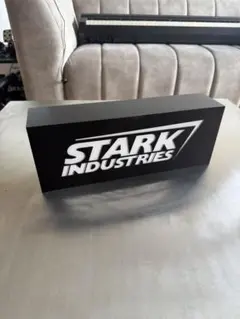 ホットトイズ スターク・インダストリーズ ライトボックス