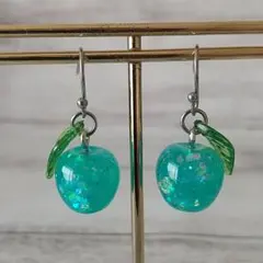 No.2392 青りんご ピアス ハンドメイド レジン