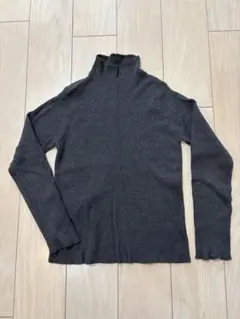 ダークグレー タートルネックニット