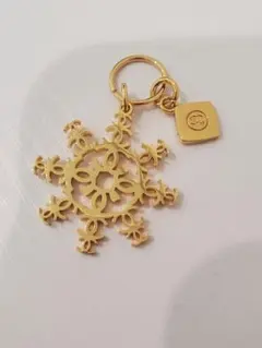 シャネル 雪の結晶型チャーム