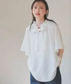 【Honeys】フリルネックブラウス