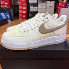 NIKE エアフォース1 FN5832-101 新品　29.5のサムネイル