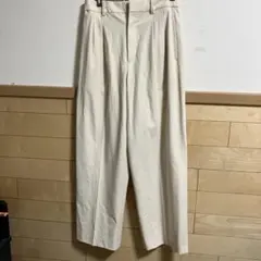 UNIQLO タックワイドパンツ