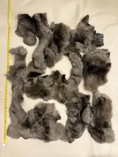 リアルファー生地　レッキスラビット　 手芸材料　アクセサリー　 毛皮　キャンプ