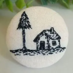 #321　刺繍ブローチ　ハンドメイド　くるみボタン