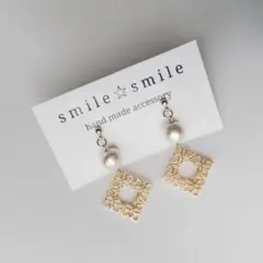 【再再販】数量限定!!揺れるお花のスクエアスカシパーツピアス/イヤリング