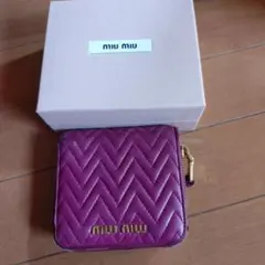 miu miu パープル キルティング 二つ折り財布のサムネイル