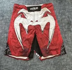 Venum トライバルデザイン ショートパンツ Mサイズ 赤