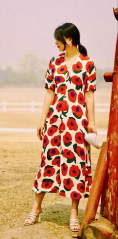 マリメッコ Vikuri 赤い花柄 半袖ロングワンピース