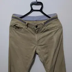 ベージュ ストレートカット チノパン