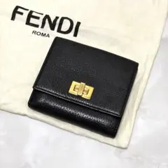 FENDI ピーカブー ターンロック 二つ折り財布 黒のサムネイル