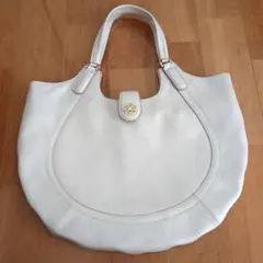 クレイサス　ピンクベージュ×ゴールド トートバッグ フラワーモチーフ