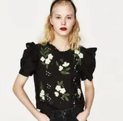 ZARA ザラ　カットワークレース　お花刺繍　トップス