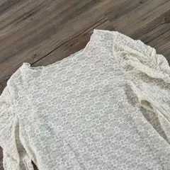 【美品】 coca ホワイトレース長袖トップス フリーサイズ　春服　レディース