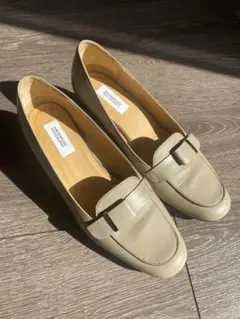 ベージュ レザー ローファー パンプス