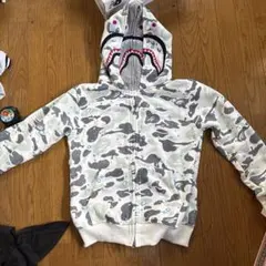 美品！！A BATHING APE Shark Hoodie Full Zipのサムネイル