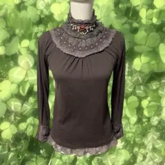 axes femme 森ガール フリル レース ビジュー ハイネック ブラウン