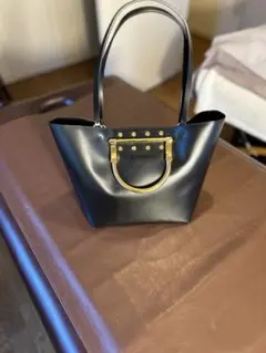 GIVENCHY ターンロック ハンドバッグ レザー ブラック - メルカリ