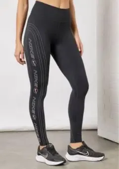 新品NIKEナイキワンラックストレーニングタイツ レギンススパッツ 黒XSサイズ
