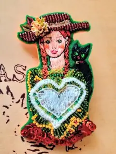 ⑮R　ハンドメイド刺繍ビーズブローチ/キーホルダー