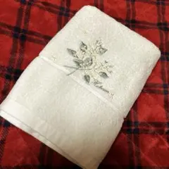 HOTMAN刺繍デザイン オフホワイト　バスタオル