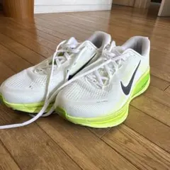 NIKE エア ズーム ボメロ 18（26.0cm）