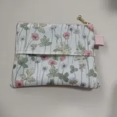 ハンドメイド　ジョセフィンズ・ガーデンのポケットティッシュケース付きポーチ
