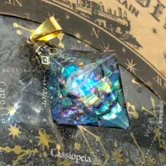 月の涙を集めて。宇宙レジン 蓄光ネックレス ルナフラッシュ 幻想的