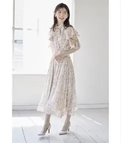 ２ＷＡＹボウタイリボン付きケープフリルフラワープリントワンピース　美品　ピンク系