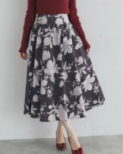 値下げします【新品】後ろリボン付きフラワープリントタフタフレアスカート　ブラウン