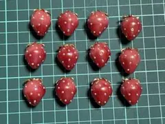 いちご　約18×22mm オーロラレッドグラデーション 12個　12月31日まで