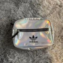 adidasバッグのサムネイル
