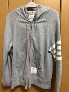 2025年最新】THOM BROWNE メンズ パーカーの人気アイテム - メルカリ