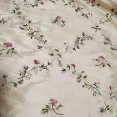 パリの手芸やさん♪　薔薇刺しゅうクロス　約90✕63cm　カフェカーテン