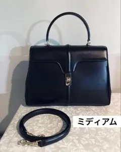 ほぼ未使用　CELINE クラシック 16 セーズ ミディアム ブラックのサムネイル