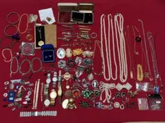 遺品整理品ドッサリ1.7キロ超 アクセサリー 時計等色々 / 不用品 ジャンク品