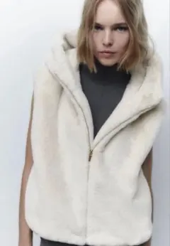 zara フード付きフェイクファーベスト