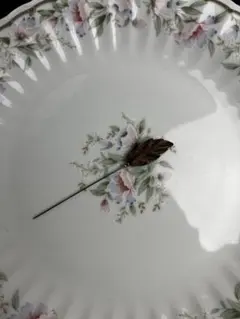 花形ブローチ 茶色と緑のアクセサリー