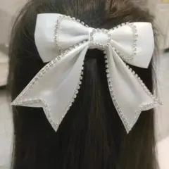 ビーズ付きホワイトリボンヘアピン