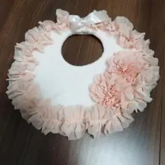 フリル付きピンクビブ