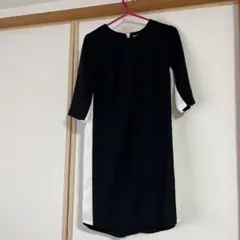 H&M ブラックとホワイトの長袖ワンピース