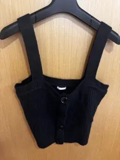 黒いリブ編みビスチェ ボタン付き
