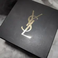 イヴサンローラン　箱　ギフト　プレゼント　正方形