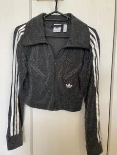 adidas クロップドジャケット 黒