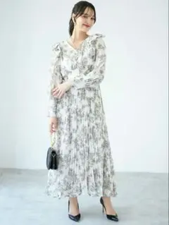 リボン＆パール付きラッフルフリルフラワープリントプリーツワンピース