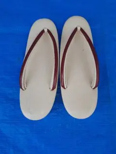 アイボリー草履 赤い鼻緒